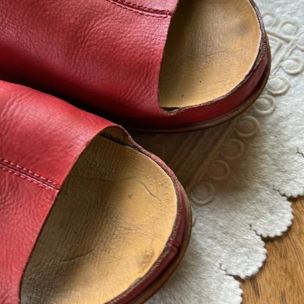 Kork-Ease Red Mules with Crossover Straps - Picture 10 of 10